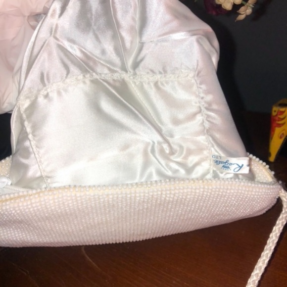 La Regale cute small white beaded ribbon purse - Picture 7 of 9